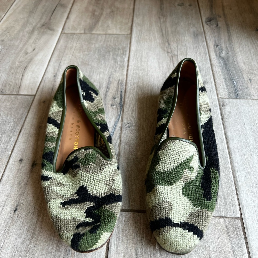 Stubbs & Wootton camo needlepoint slippers. Size 7.5